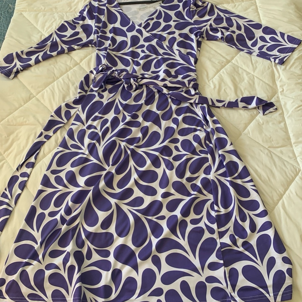 PattyBoutik V-Neck Purple and White Midi Dress